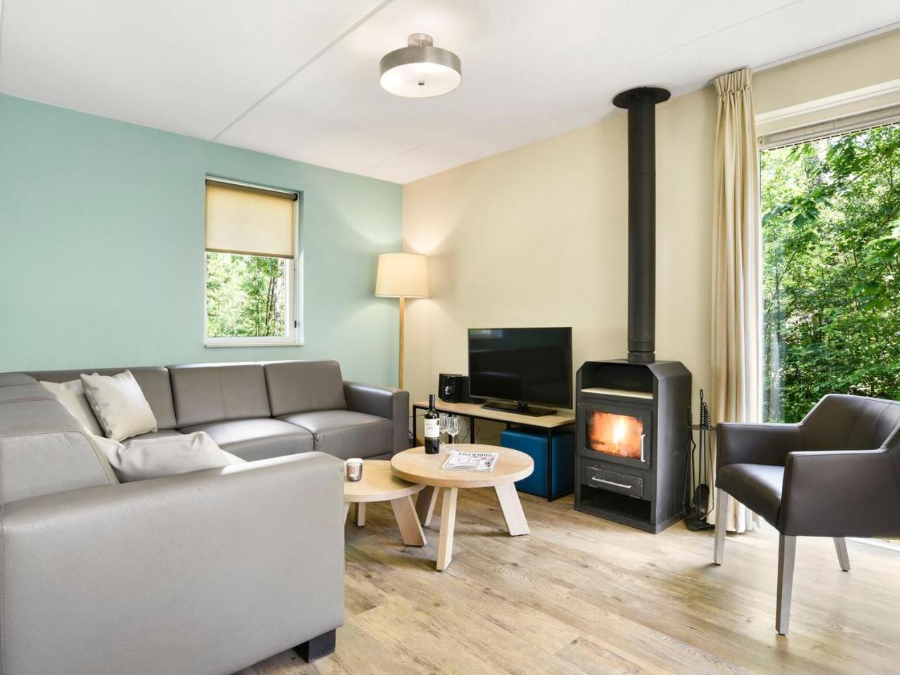 Luxury 4-Person Bungalow In The Holiday Park Landal Twenhaarsveld ホルテン 部屋 写真