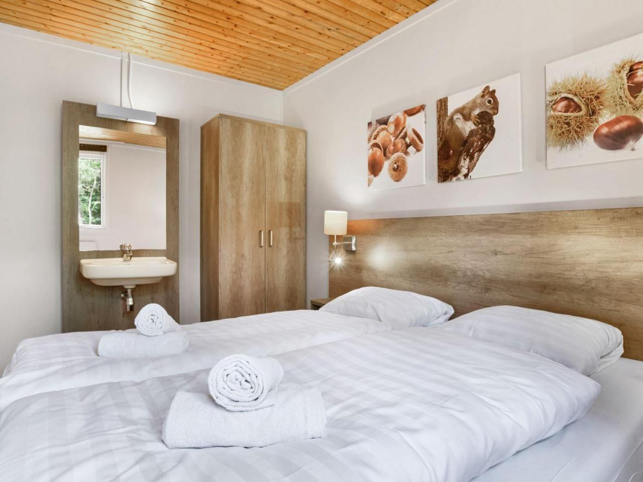 Luxury 4-Person Bungalow In The Holiday Park Landal Twenhaarsveld ホルテン 部屋 写真
