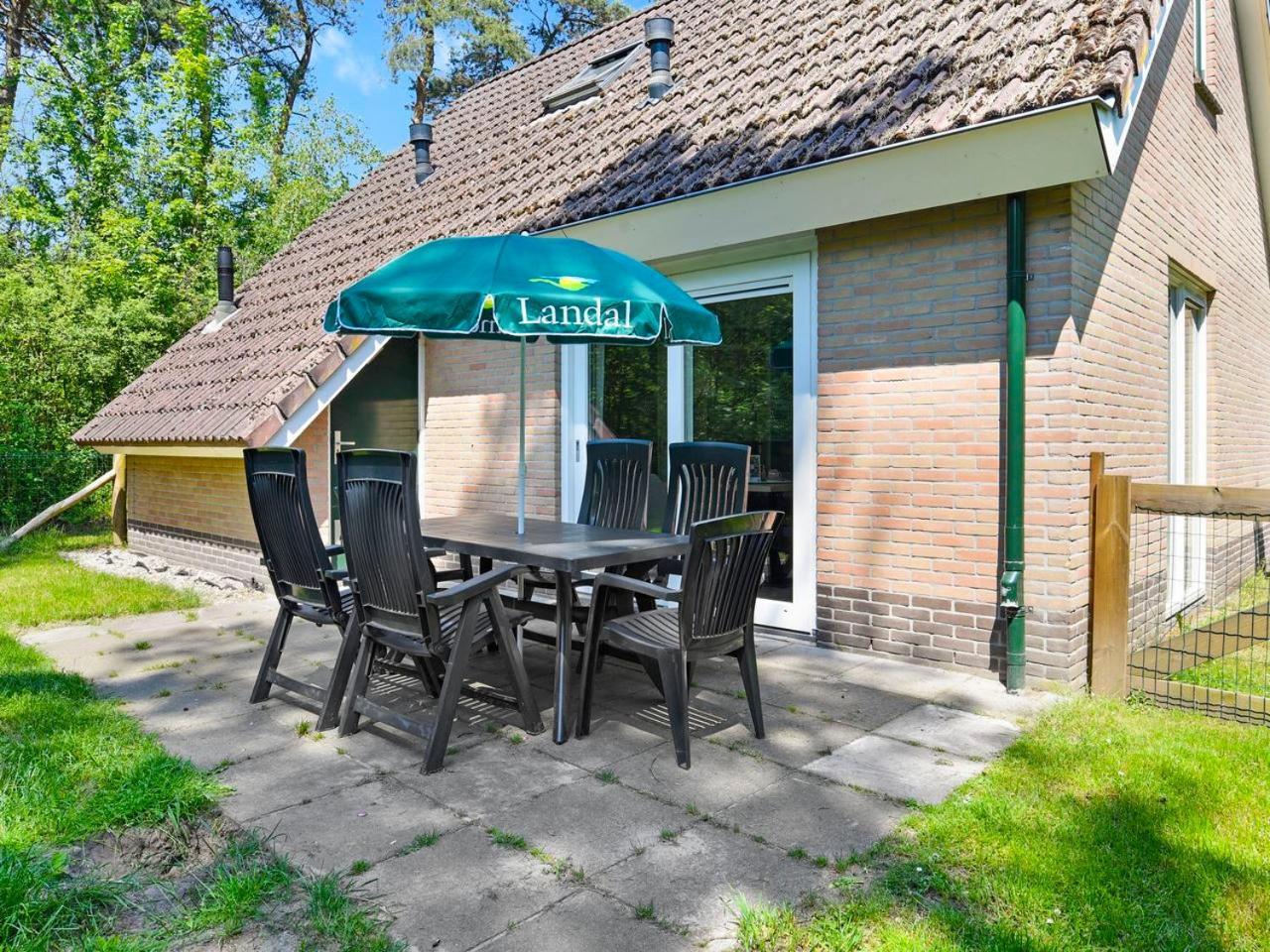Luxury 4-Person Bungalow In The Holiday Park Landal Twenhaarsveld ホルテン 部屋 写真