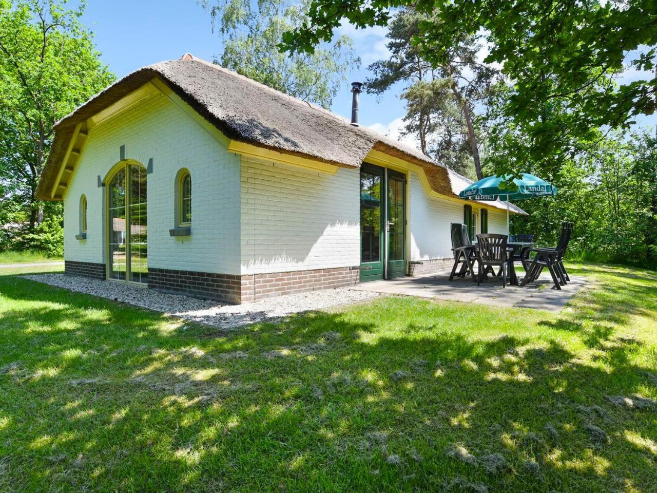 Luxury 4-Person Bungalow In The Holiday Park Landal Twenhaarsveld ホルテン 部屋 写真